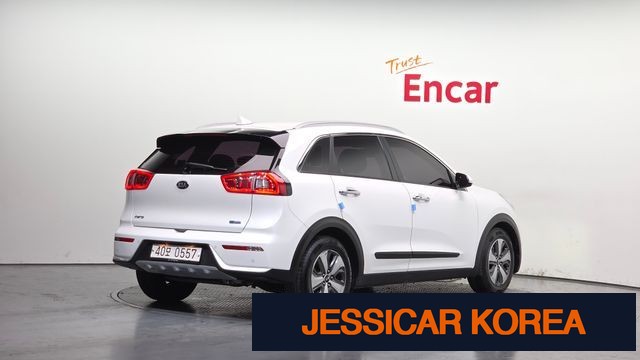 2017 Kia Niro - Thumbnail 17