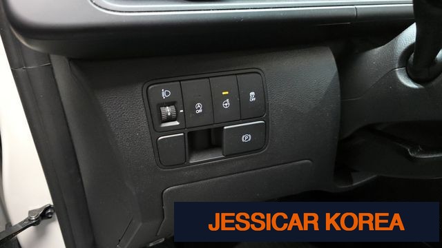 2025 Hyundai Staria - Thumbnail 3