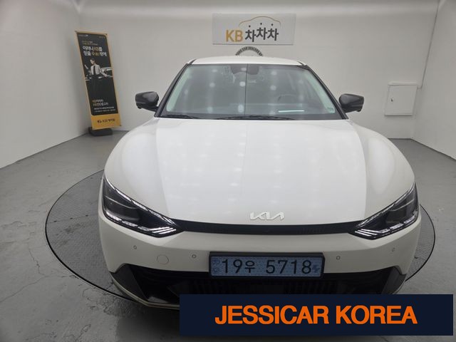 2023 Kia EV6 - Thumbnail 8