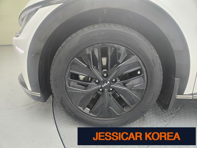 2023 Kia EV6 - Thumbnail 9
