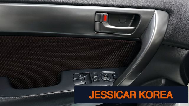 2011 Kia Forte Coupe - Thumbnail 6