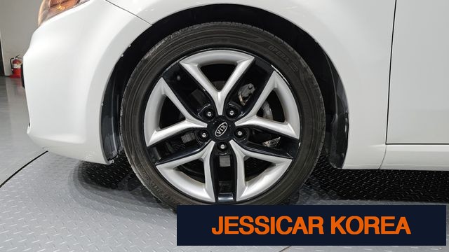 2011 Kia Forte Coupe - Thumbnail 17