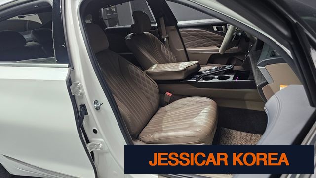 2022 Kia K8 Hybrid - Thumbnail 11