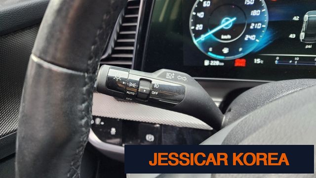 2023 Kia Sportage 5th Gen - Thumbnail 2