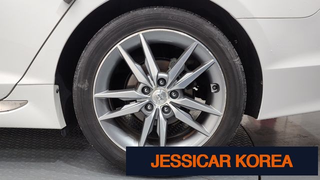 2017 Hyundai LF Sonata - Thumbnail 2