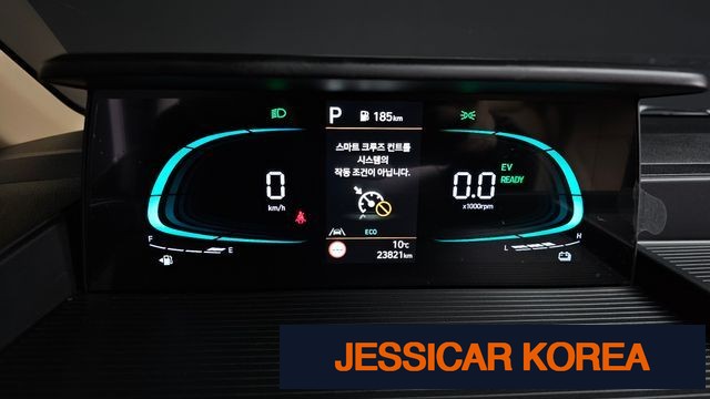 2025 Hyundai Staria - Thumbnail 2