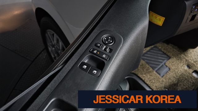 2025 Hyundai Staria - Thumbnail 7
