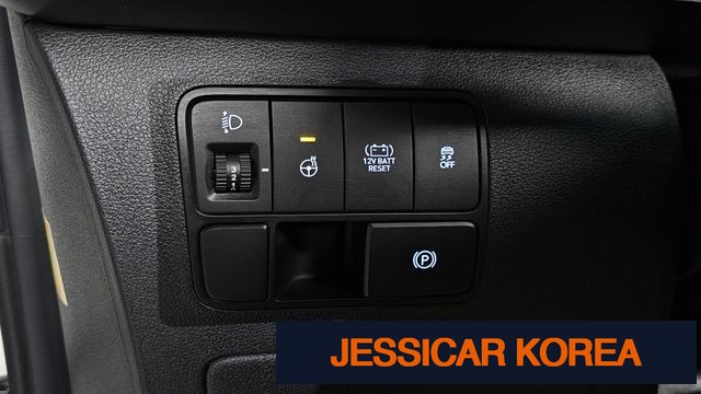 2025 Hyundai Staria - Thumbnail 18