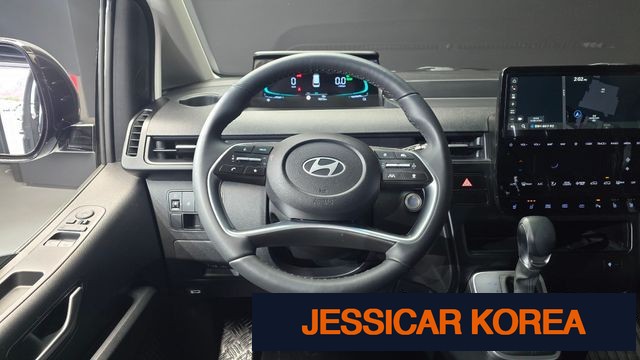 2025 Hyundai Staria - Thumbnail 3