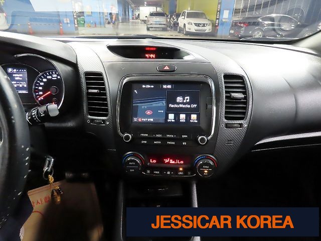 2017 Kia The New K3 - Thumbnail 18