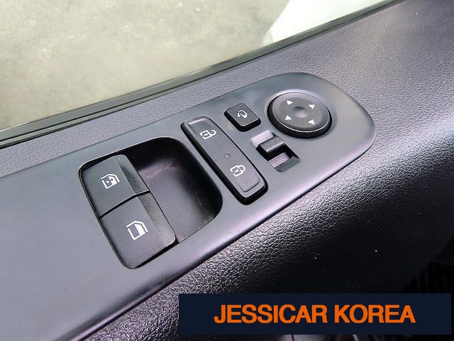 2022 Hyundai Staria - Thumbnail 6