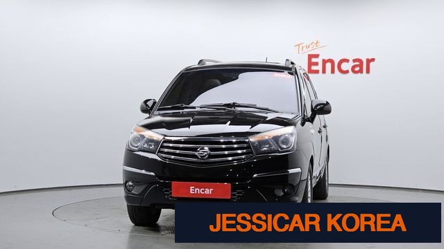 2014 KG Mobility Korando Turismo - Thumbnail 2
