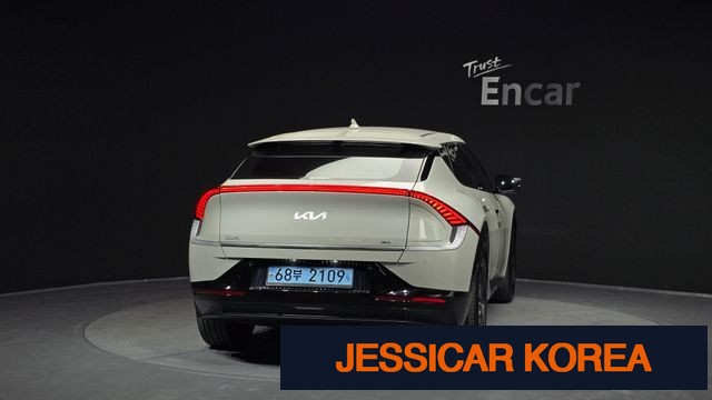 2022 Kia EV6 - Thumbnail 16