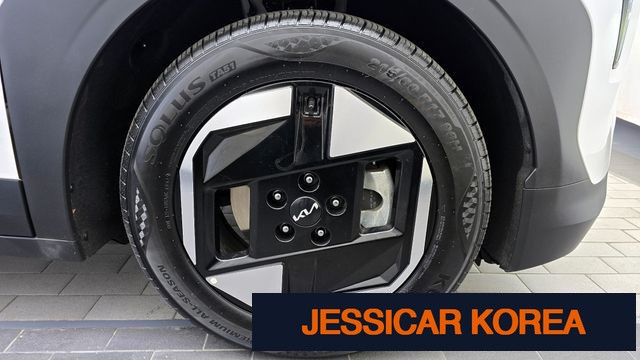 2026 Kia EV3 - Thumbnail 3