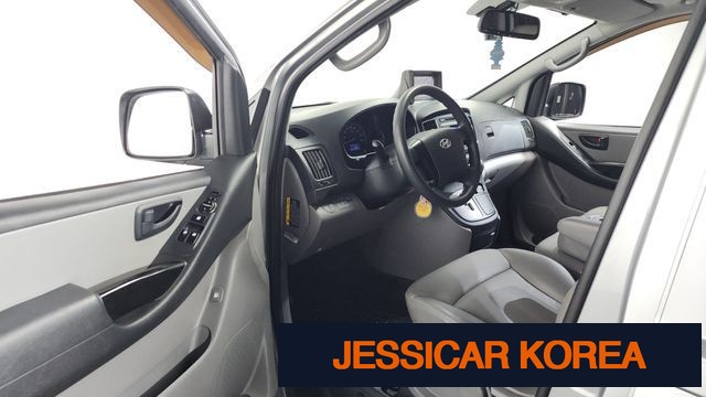 2016 Hyundai Grand Starex - Thumbnail 3