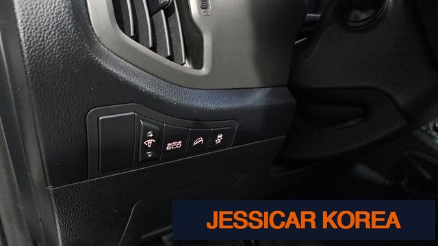 2011 Kia Sportage R - Thumbnail 8