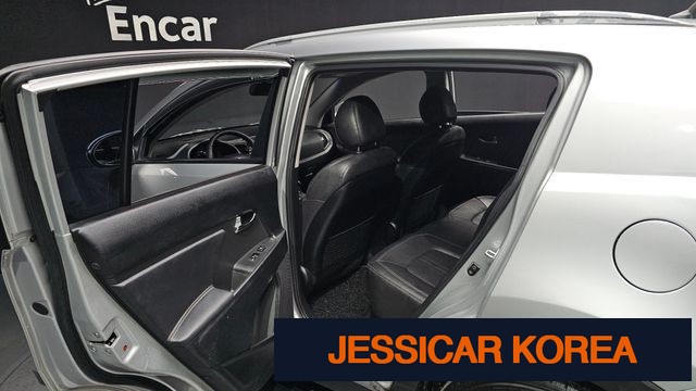 2011 Kia Sportage R - Thumbnail 16