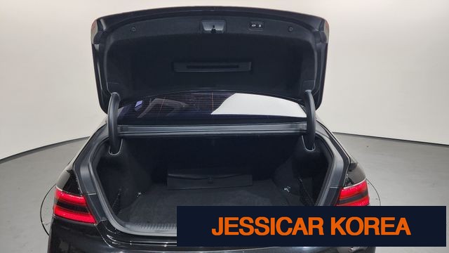2019 Genesis G90 - Thumbnail 2