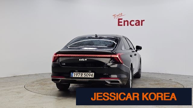 2022 Kia K8 - Thumbnail 2