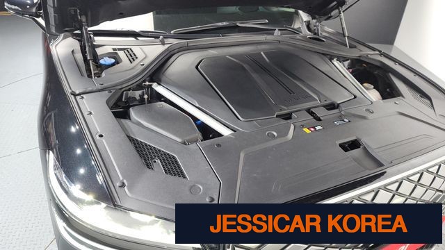 2022 Genesis Electrified GV70 - Thumbnail 4