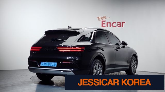 2022 Genesis Electrified GV70 - Thumbnail 8
