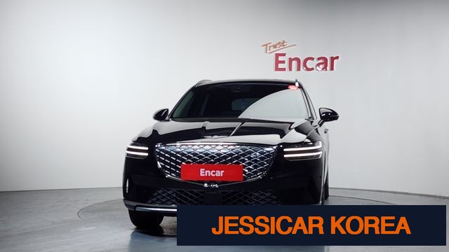 2022 Genesis Electrified GV70 - Thumbnail 14