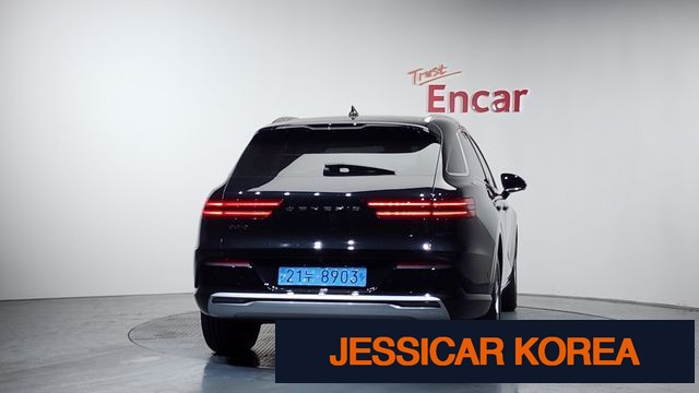 2022 Genesis Electrified GV70 - Thumbnail 17