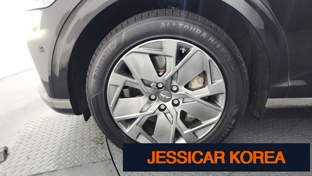 2022 Genesis Electrified GV70 - Thumbnail 19