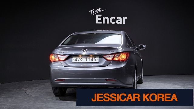 2011 Hyundai YF Sonata - Thumbnail 2