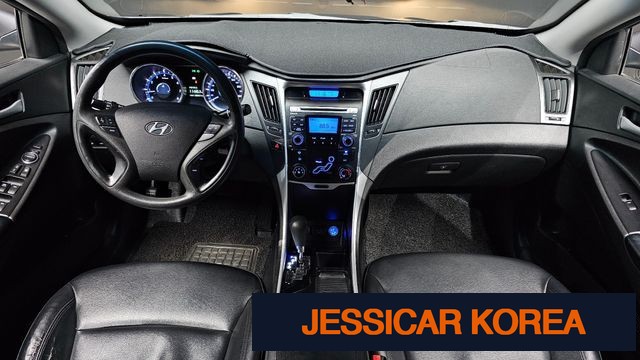 2011 Hyundai YF Sonata - Thumbnail 3