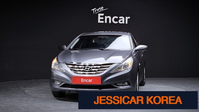 2011 Hyundai YF Sonata - Thumbnail 4