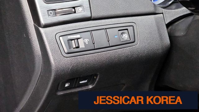 2011 Hyundai YF Sonata - Thumbnail 11