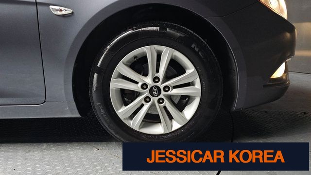 2011 Hyundai YF Sonata - Thumbnail 15