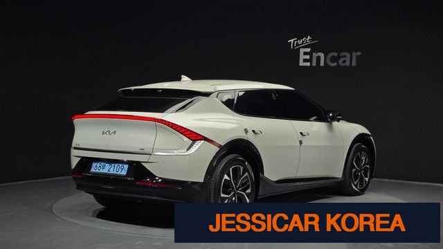 2022 Kia EV6 - Thumbnail 6