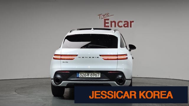 2022 Genesis GV70 - Thumbnail 17