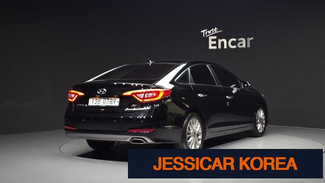 2016 Hyundai LF Sonata - Thumbnail 3