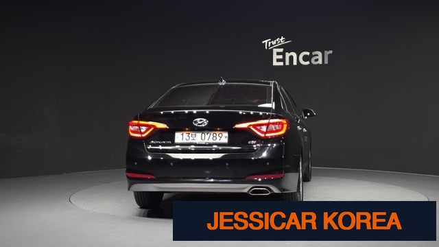 2016 Hyundai LF Sonata - Thumbnail 18