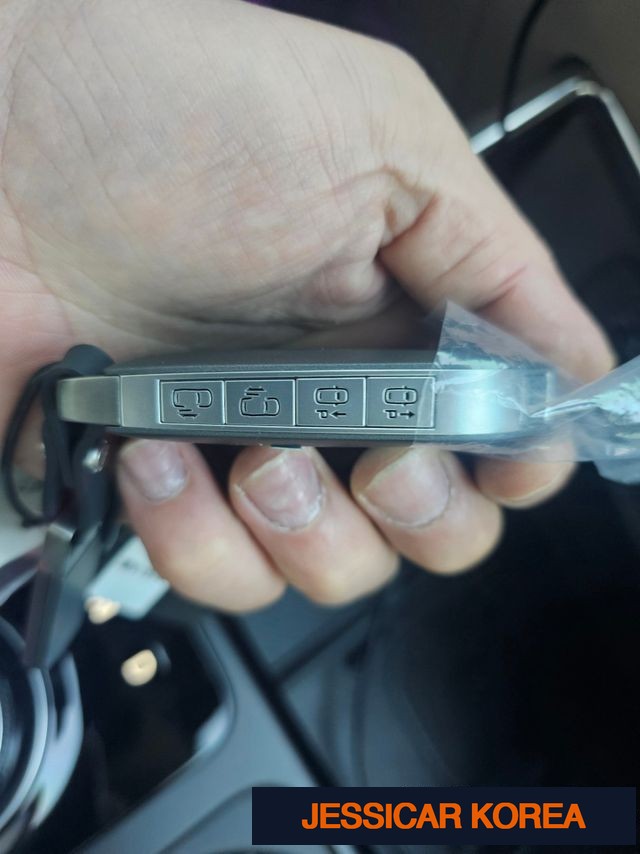 2024 Kia The New Carnival 4th generation - Thumbnail 3