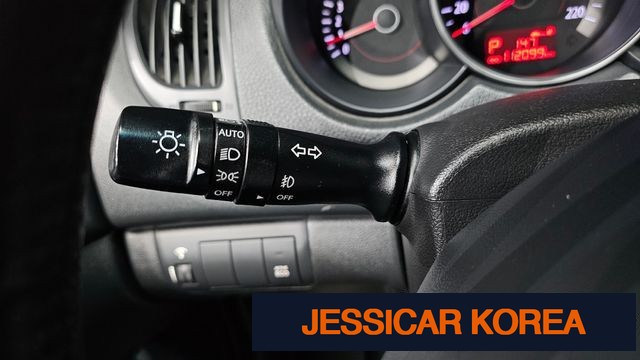 2012 Kia forte - Thumbnail 8