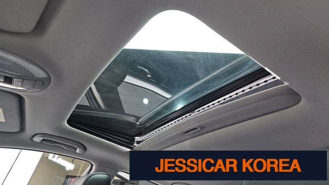 2012 Hyundai Genesis - Thumbnail 3