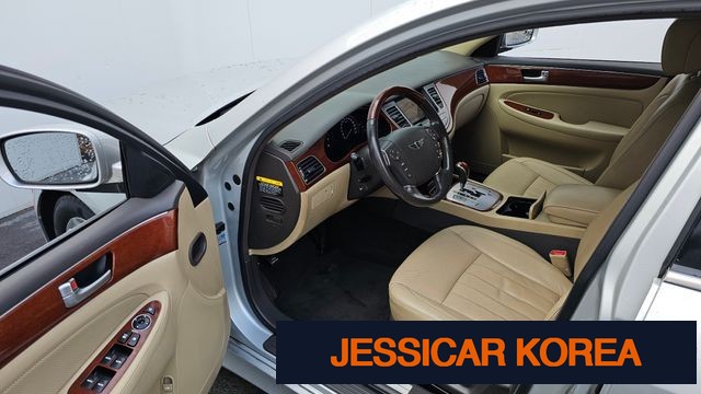 2012 Hyundai Genesis - Thumbnail 10