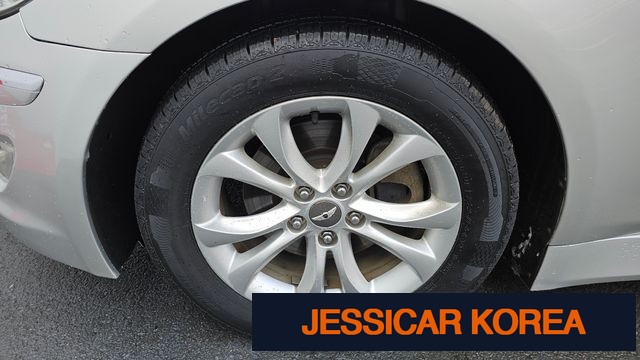 2012 Hyundai Genesis - Thumbnail 11