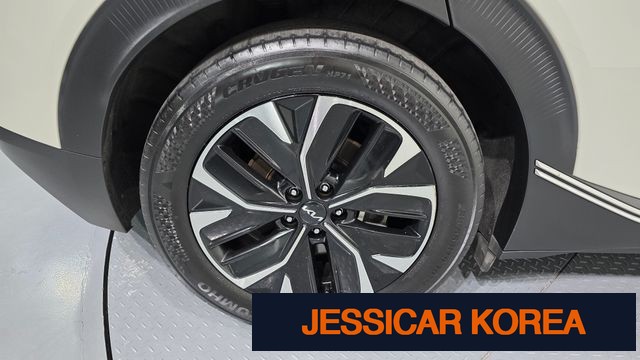 2022 Kia EV6 - Thumbnail 4