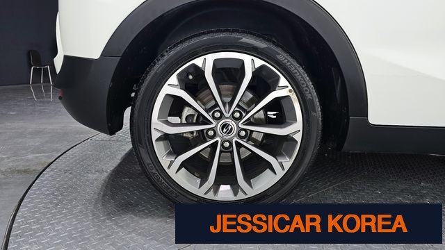 2017 KG Mobility Tivoli - Thumbnail 2