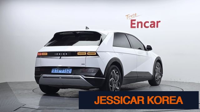 2022 Hyundai Ioniq 5 - Thumbnail 3