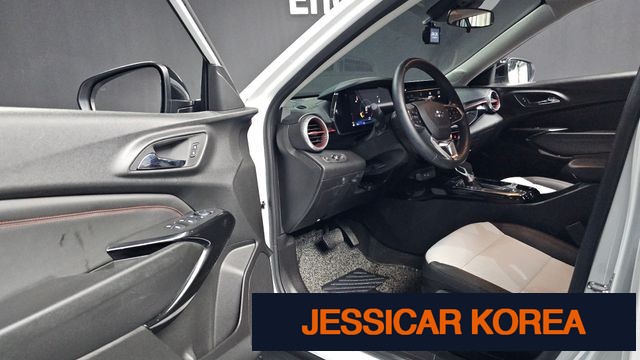 2025 Chevrolet Trax Crossover - Thumbnail 2