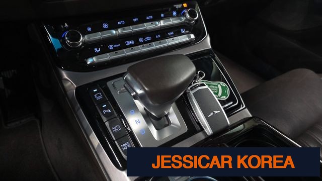 2016 Genesis EQ900 - Thumbnail 10
