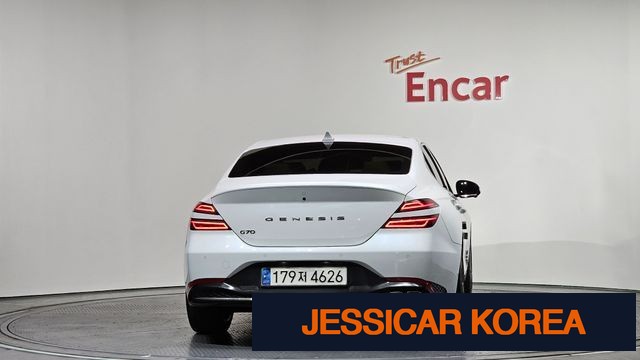 2021 Genesis The New G70 - Thumbnail 9