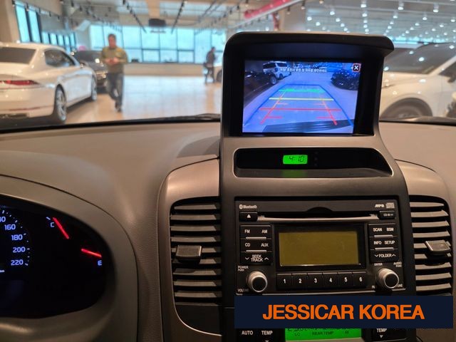 2012 Kia Carnival R - Thumbnail 10