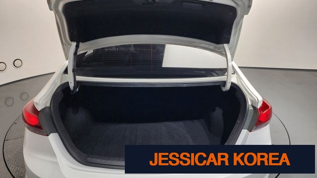 2018 Hyundai Avante AD - Thumbnail 8